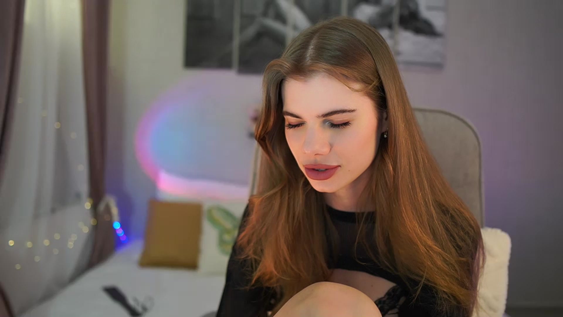Gallery image thumbnail from RileyReid_18's myfreecams stream on, 04/15/2024, 13:22 image 20 of 20