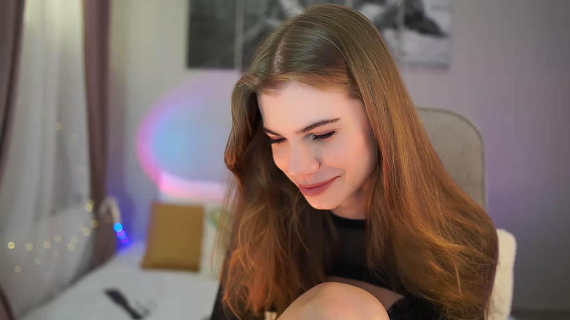 Gallery image thumbnail from RileyReid_18's myfreecams stream on, 04/15/2024, 13:22 image 16 of 20