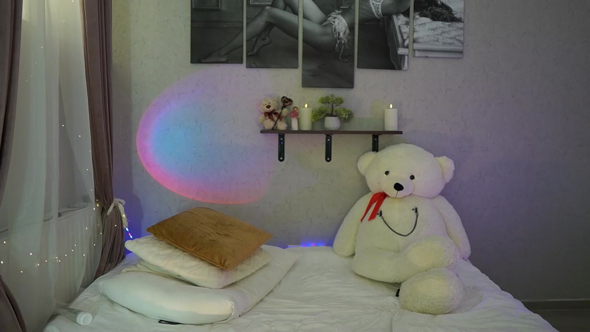 Gallery image thumbnail from RileyReid_18's myfreecams stream on, 04/15/2024, 17:44 image 15 of 20
