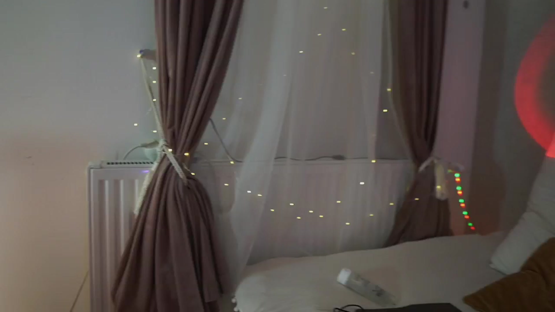 Gallery image thumbnail from RileyReid_18's myfreecams stream on, 04/21/2024, 13:32 image 6 of 20