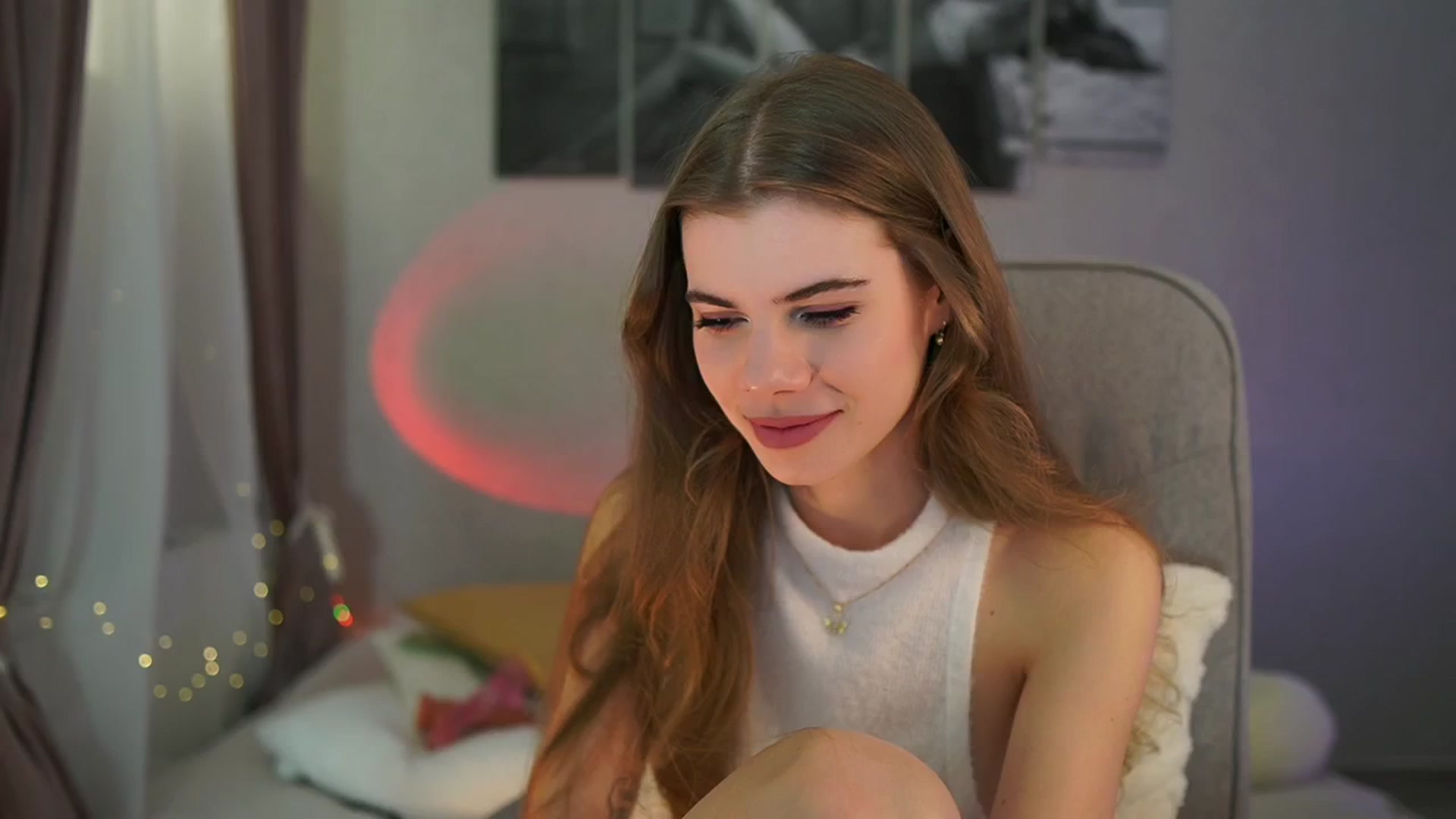 Gallery image thumbnail from RileyReid_18's myfreecams stream on, 04/21/2024, 13:32 image 13 of 20