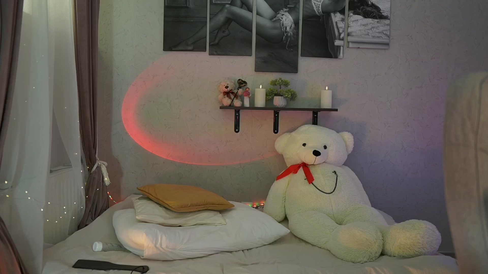 Gallery image thumbnail from RileyReid_18's myfreecams stream on, 04/21/2024, 14:21 image 13 of 20