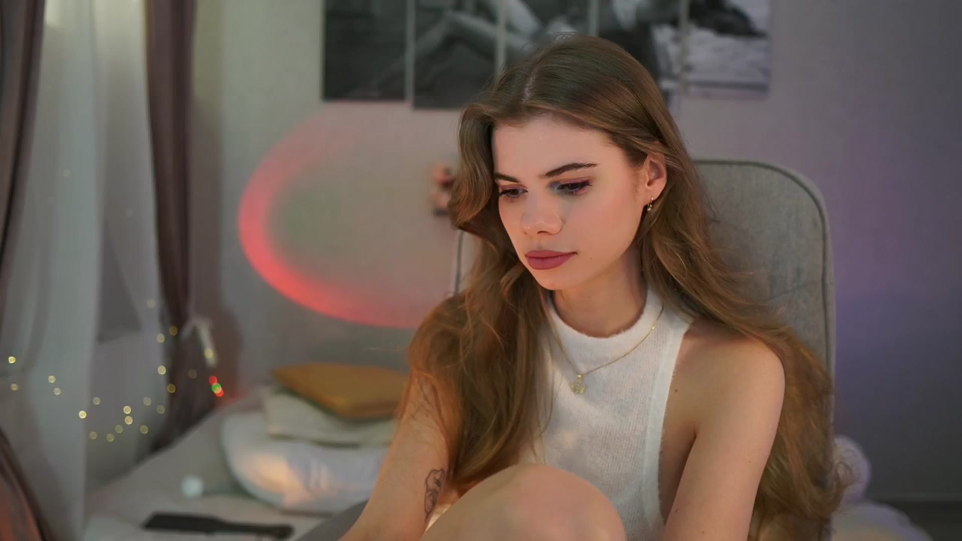 Gallery image thumbnail from RileyReid_18's myfreecams stream on, 04/21/2024, 14:21 image 15 of 20