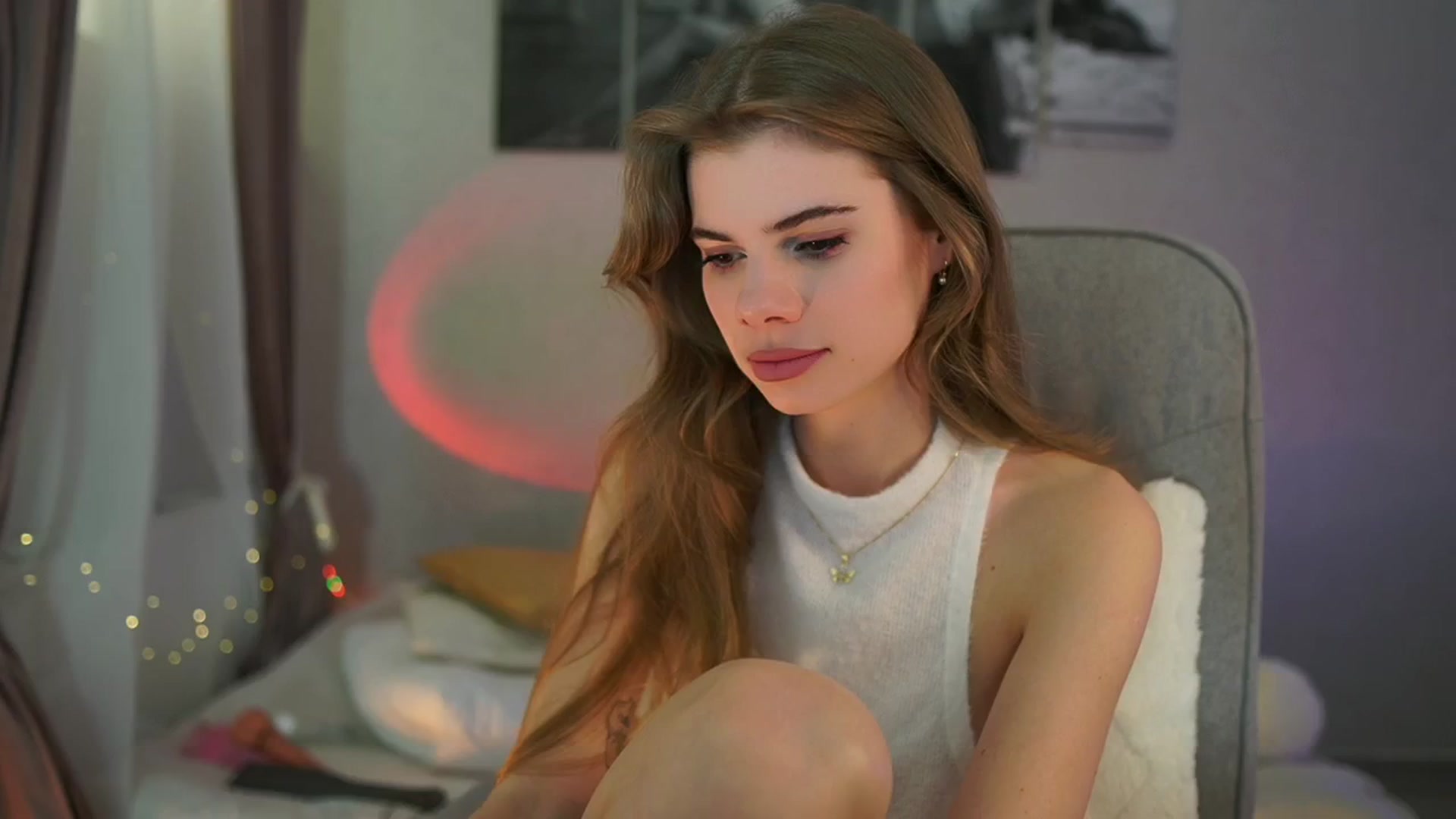 Gallery image thumbnail from RileyReid_18's myfreecams stream on, 04/21/2024, 14:21 image 7 of 20