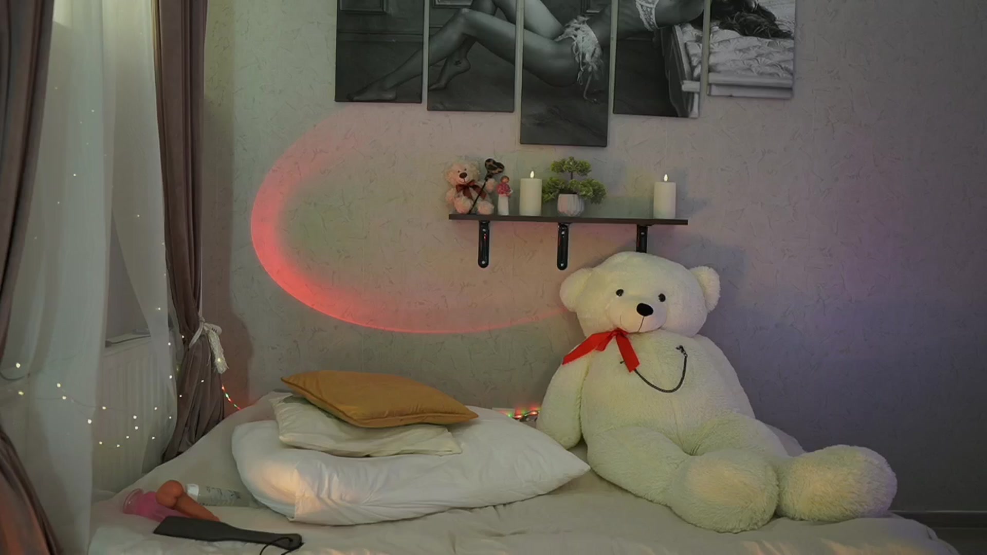 Gallery image thumbnail from RileyReid_18's myfreecams stream on, 04/21/2024, 14:21 image 6 of 20