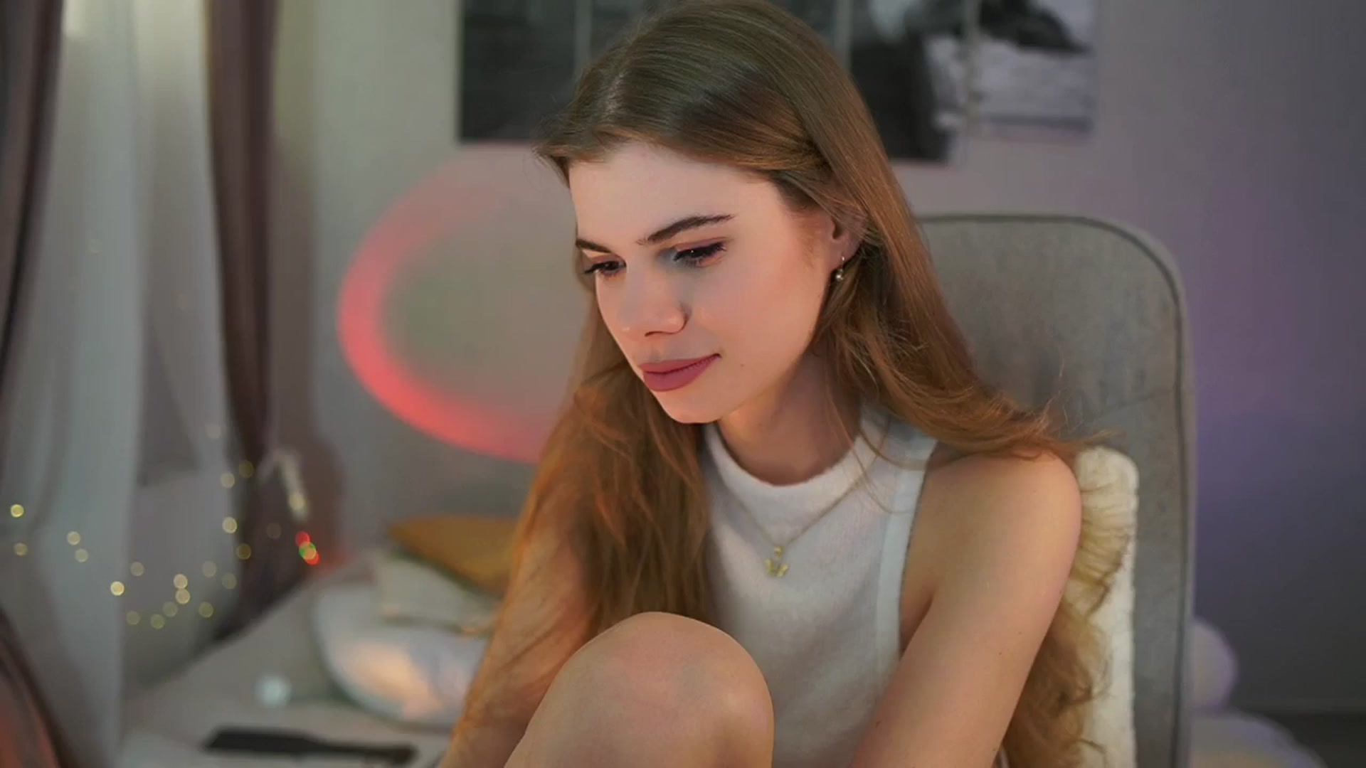 Gallery image thumbnail from RileyReid_18's myfreecams stream on, 04/21/2024, 14:21 image 17 of 20