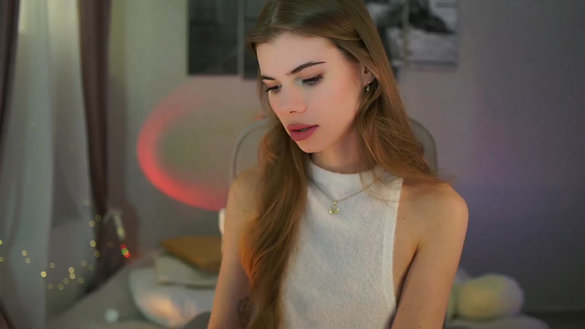 Gallery image thumbnail from RileyReid_18's myfreecams stream on, 04/21/2024, 14:21 image 20 of 20