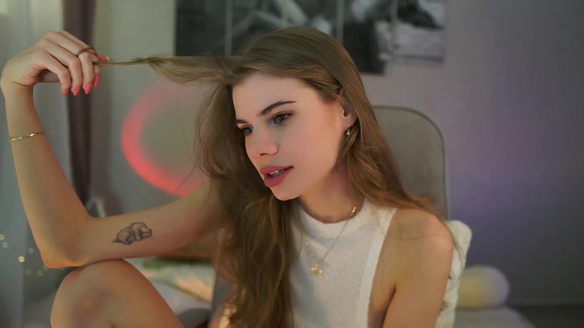 Gallery image thumbnail from RileyReid_18's myfreecams stream on, 04/21/2024, 15:43 image 11 of 20