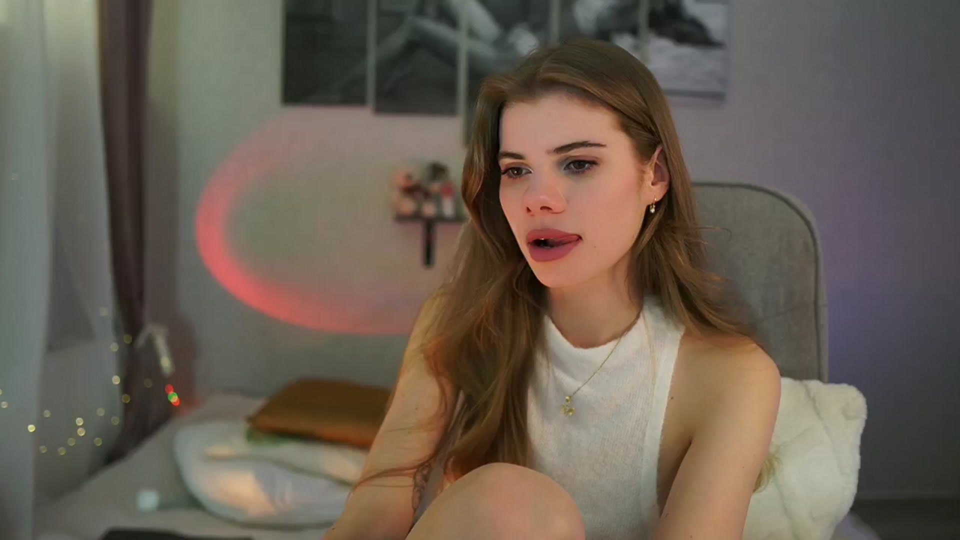 Gallery image thumbnail from RileyReid_18's myfreecams stream on, 04/21/2024, 15:43 image 20 of 20
