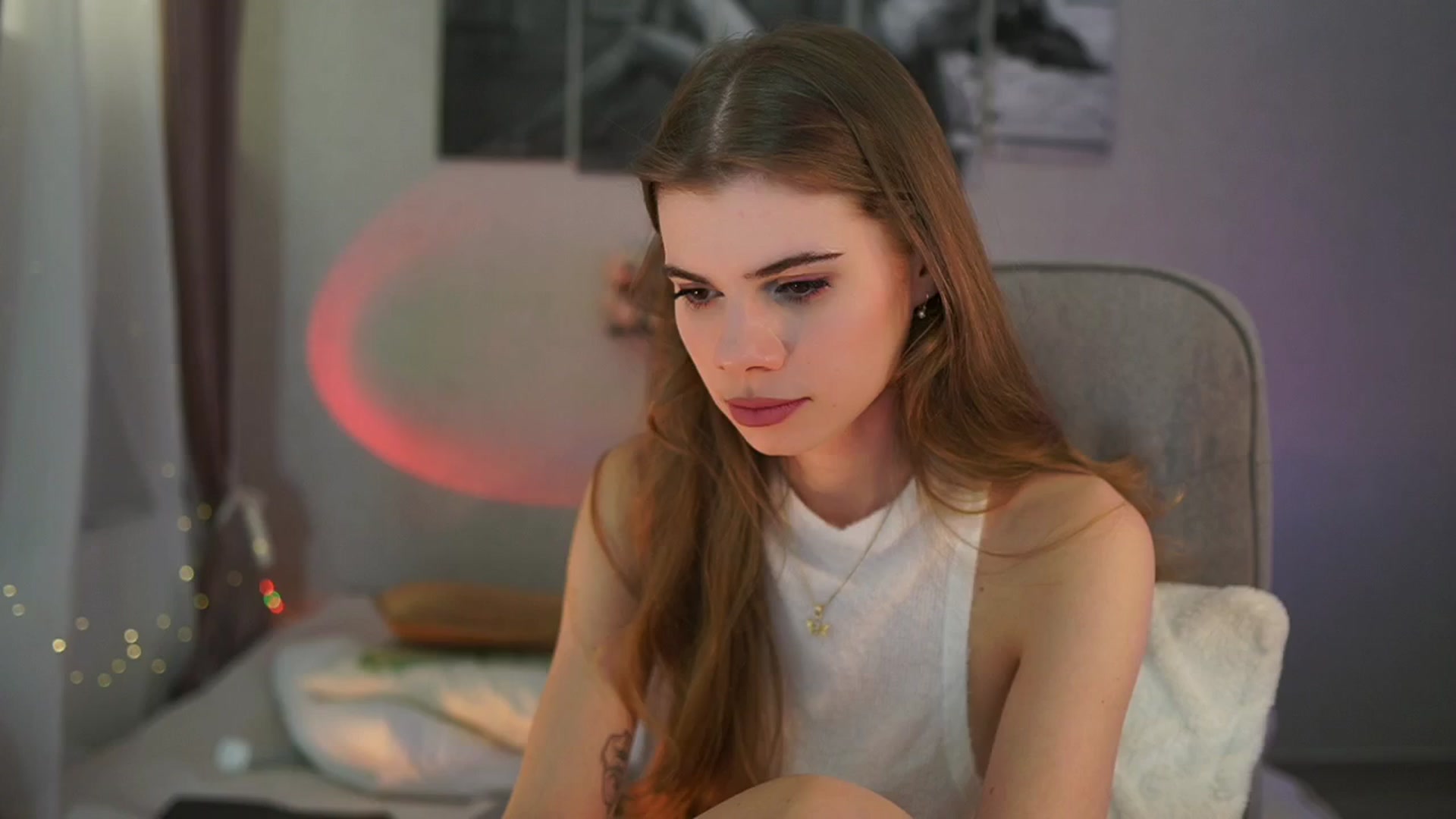 Gallery image thumbnail from RileyReid_18's myfreecams stream on, 04/21/2024, 15:43 image 10 of 20