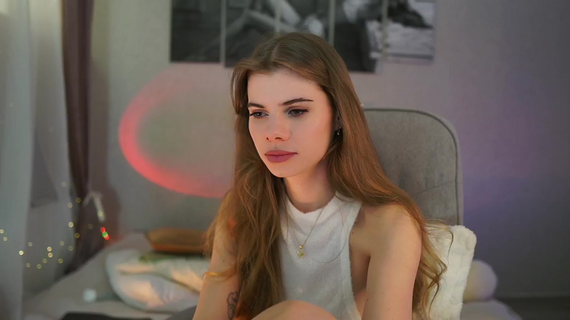 Gallery image thumbnail from RileyReid_18's myfreecams stream on, 04/21/2024, 15:43 image 12 of 20