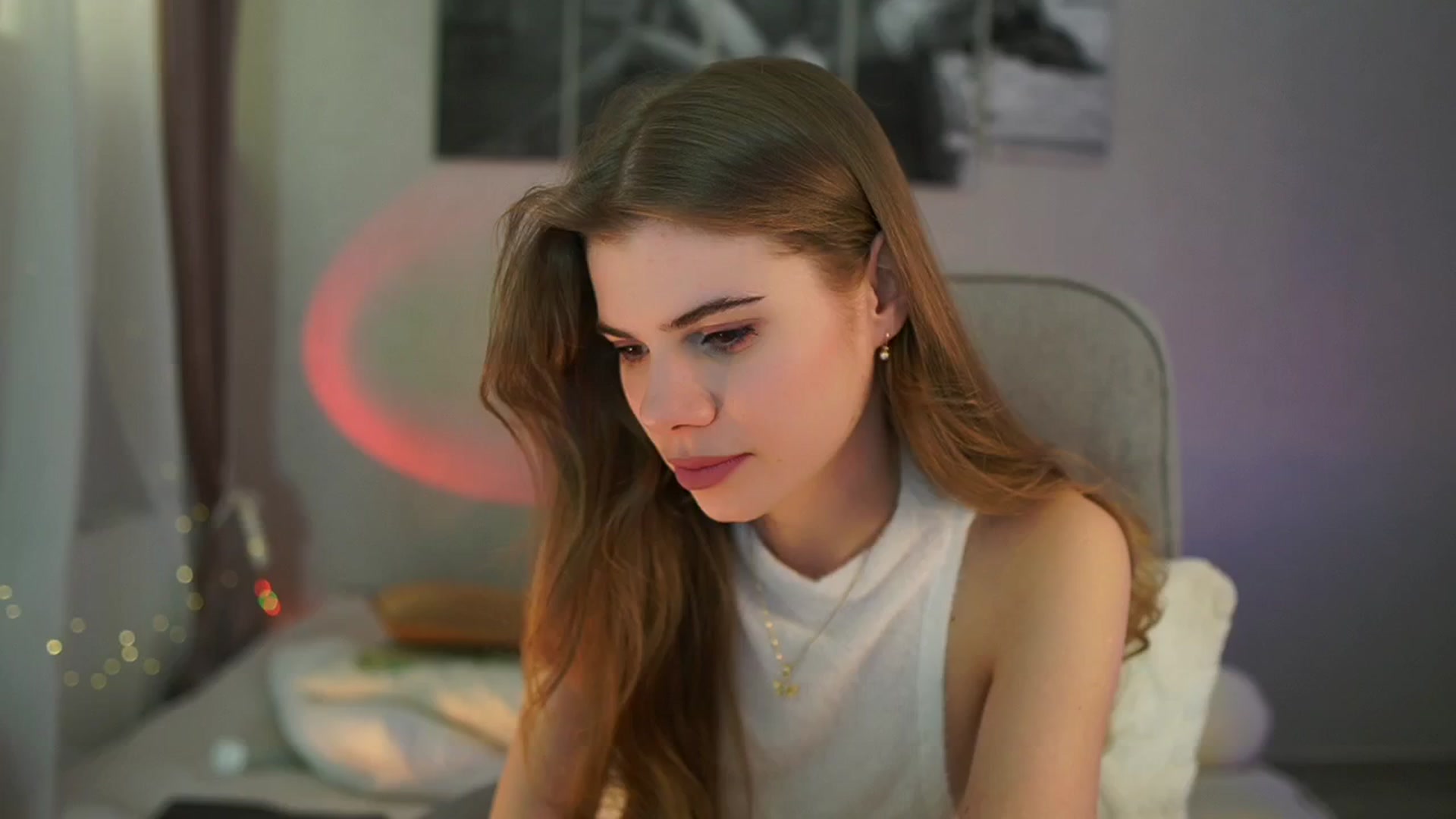 Gallery image thumbnail from RileyReid_18's myfreecams stream on, 04/21/2024, 15:43 image 14 of 20