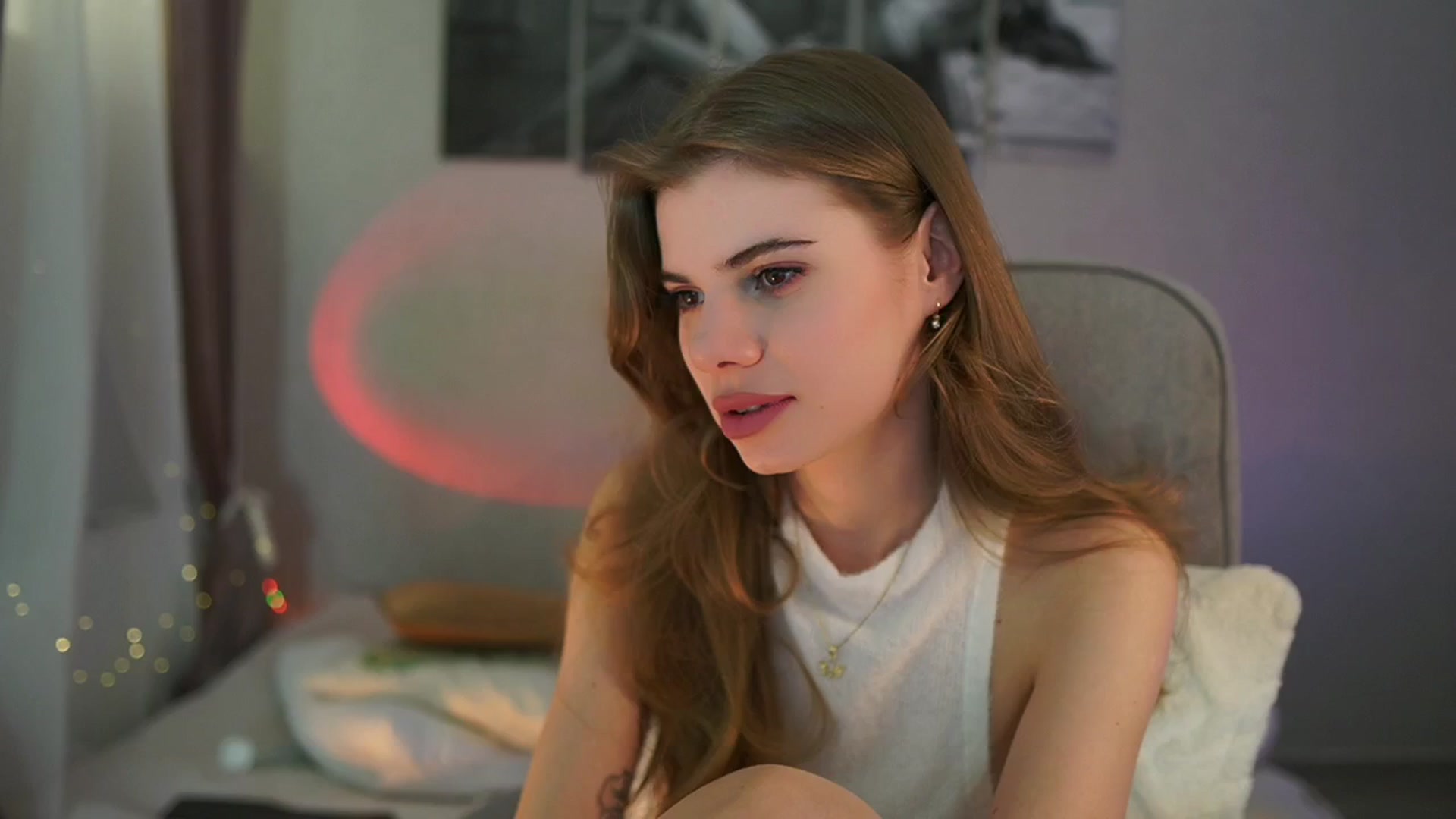 Gallery image thumbnail from RileyReid_18's myfreecams stream on, 04/21/2024, 15:43 image 8 of 20