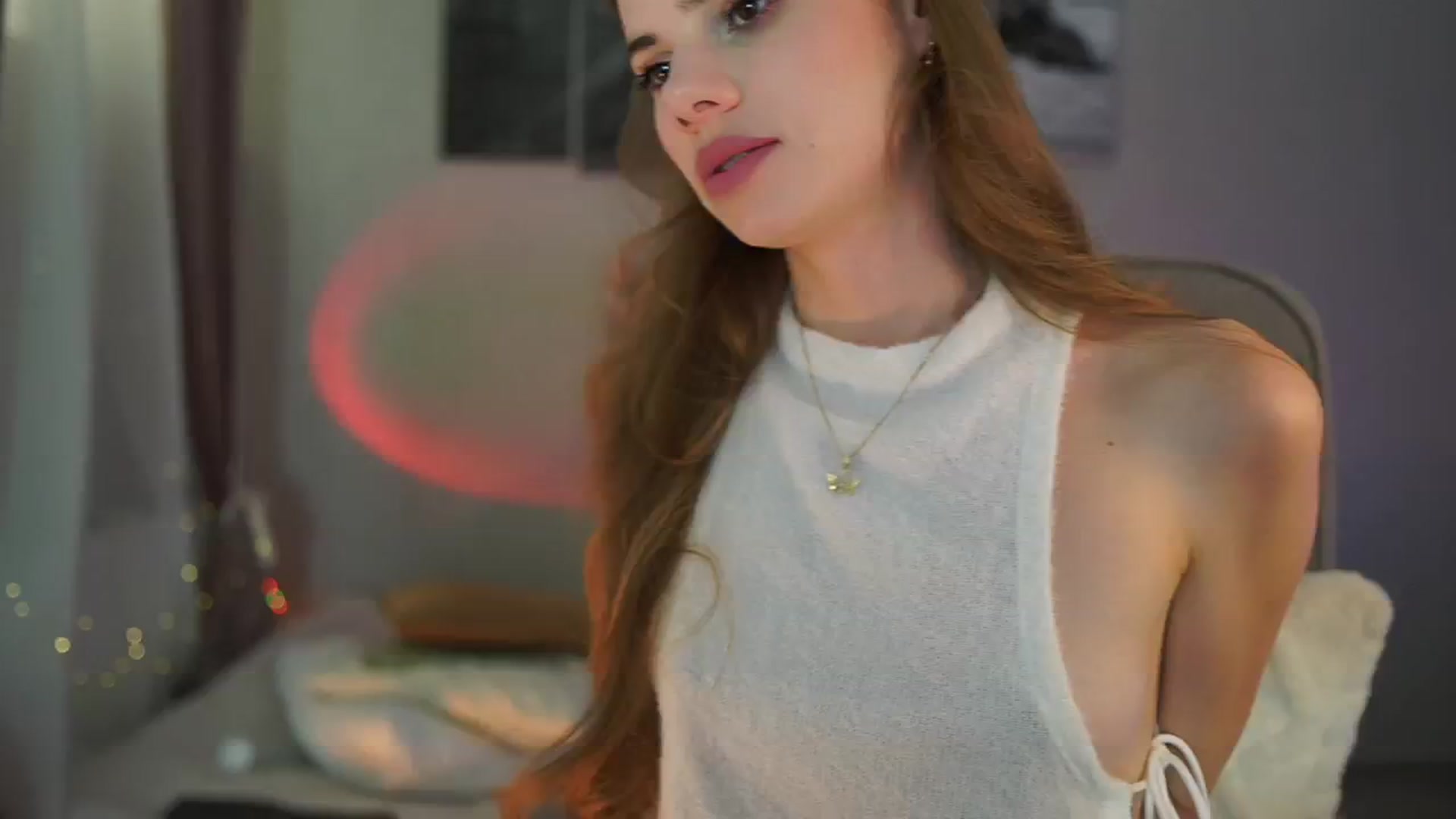 Gallery image thumbnail from RileyReid_18's myfreecams stream on, 04/21/2024, 15:43 image 9 of 20