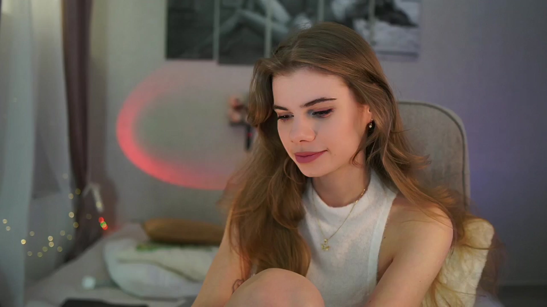 Gallery image thumbnail from RileyReid_18's myfreecams stream on, 04/21/2024, 15:43 image 6 of 20