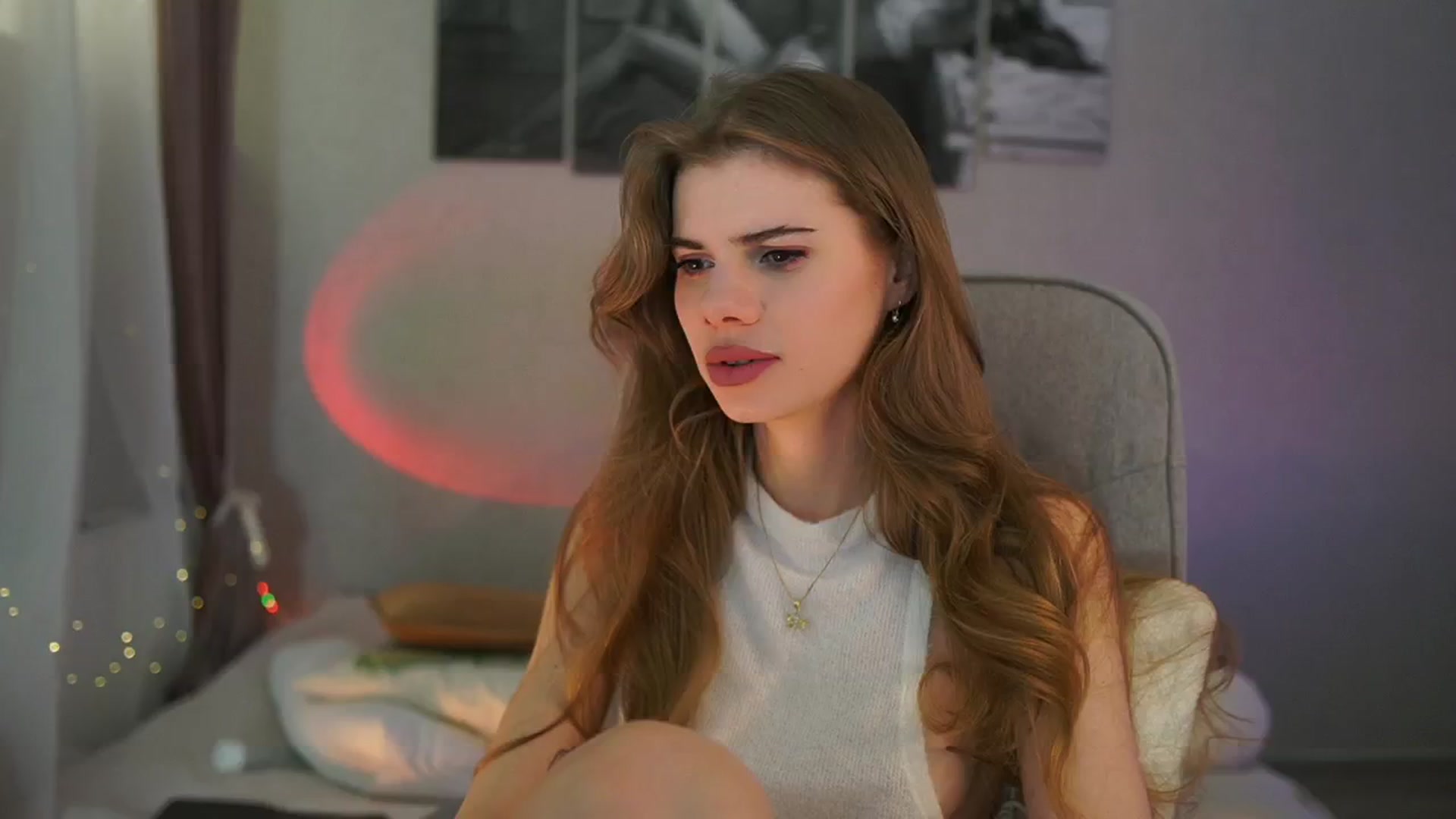 Gallery image thumbnail from RileyReid_18's myfreecams stream on, 04/21/2024, 15:43 image 13 of 20