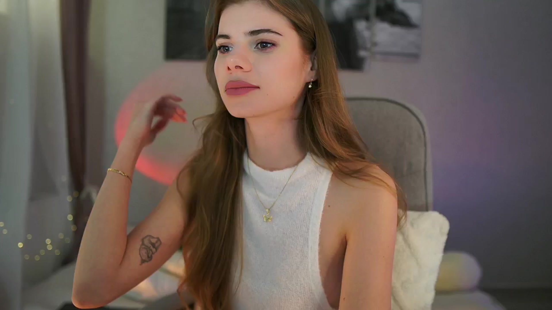 Gallery image thumbnail from RileyReid_18's myfreecams stream on, 04/21/2024, 15:43 image 15 of 20