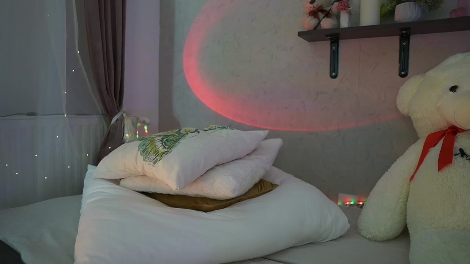 Gallery image thumbnail from RileyReid_18's myfreecams stream on, 04/21/2024, 17:13 image 5 of 20