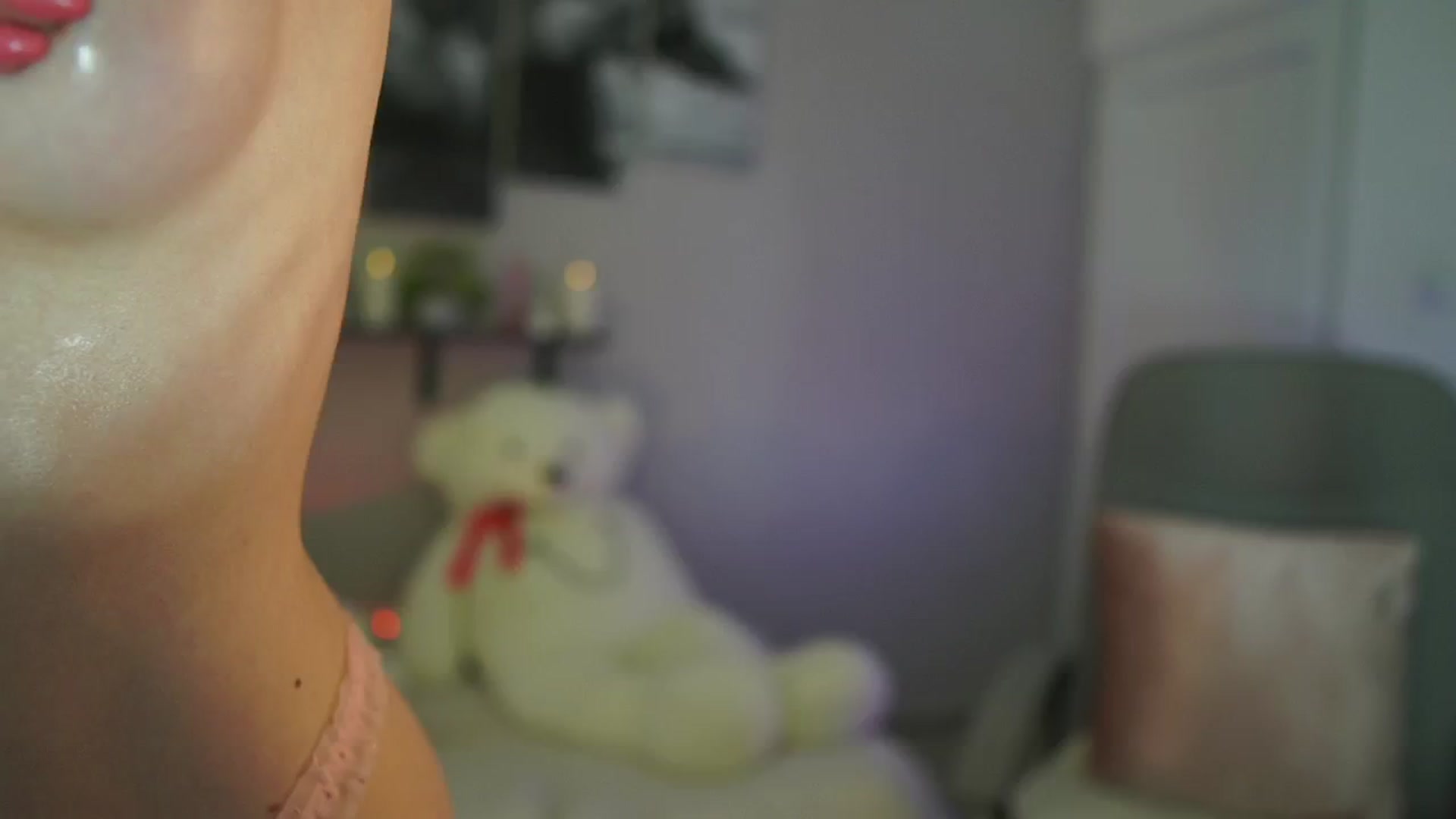 Gallery image thumbnail from RileyReid_18's myfreecams stream on, 04/21/2024, 17:48 image 20 of 20