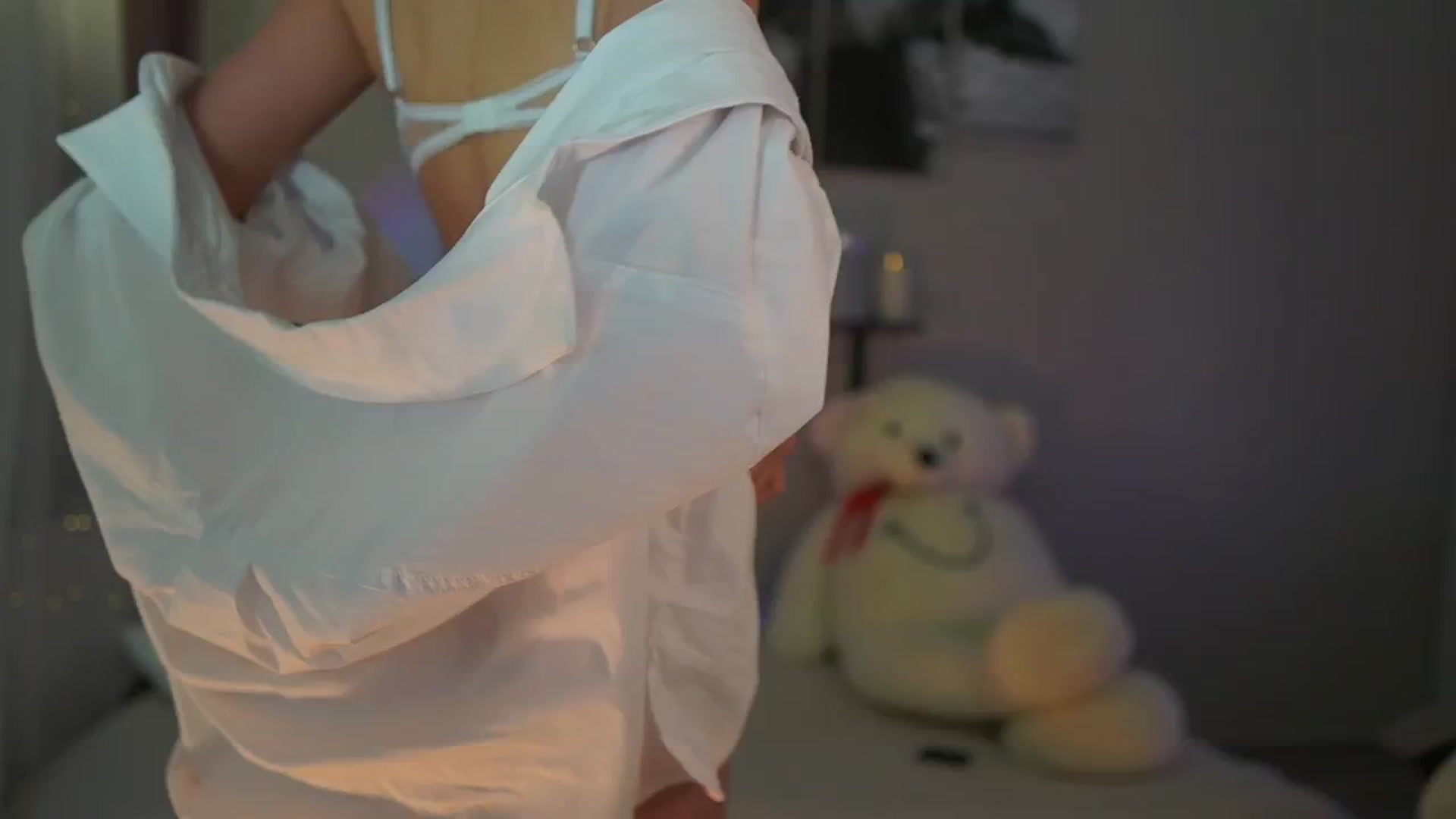 Gallery image thumbnail from RileyReid_18's myfreecams stream on, 04/22/2024, 20:35 image 6 of 20
