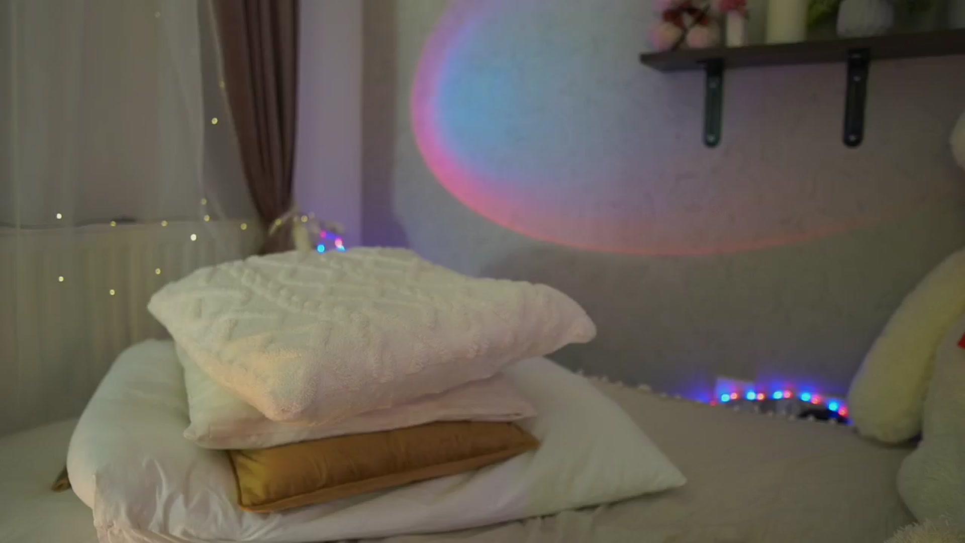 Gallery image thumbnail from RileyReid_18's myfreecams stream on, 04/24/2024, 17:57 image 11 of 20
