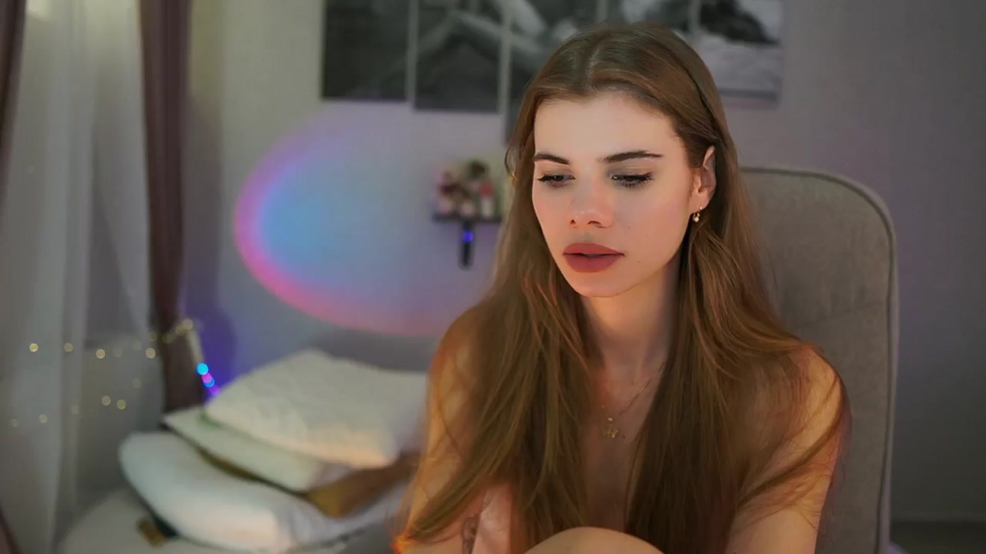 Gallery image thumbnail from RileyReid_18's myfreecams stream on, 04/24/2024, 17:57 image 16 of 20