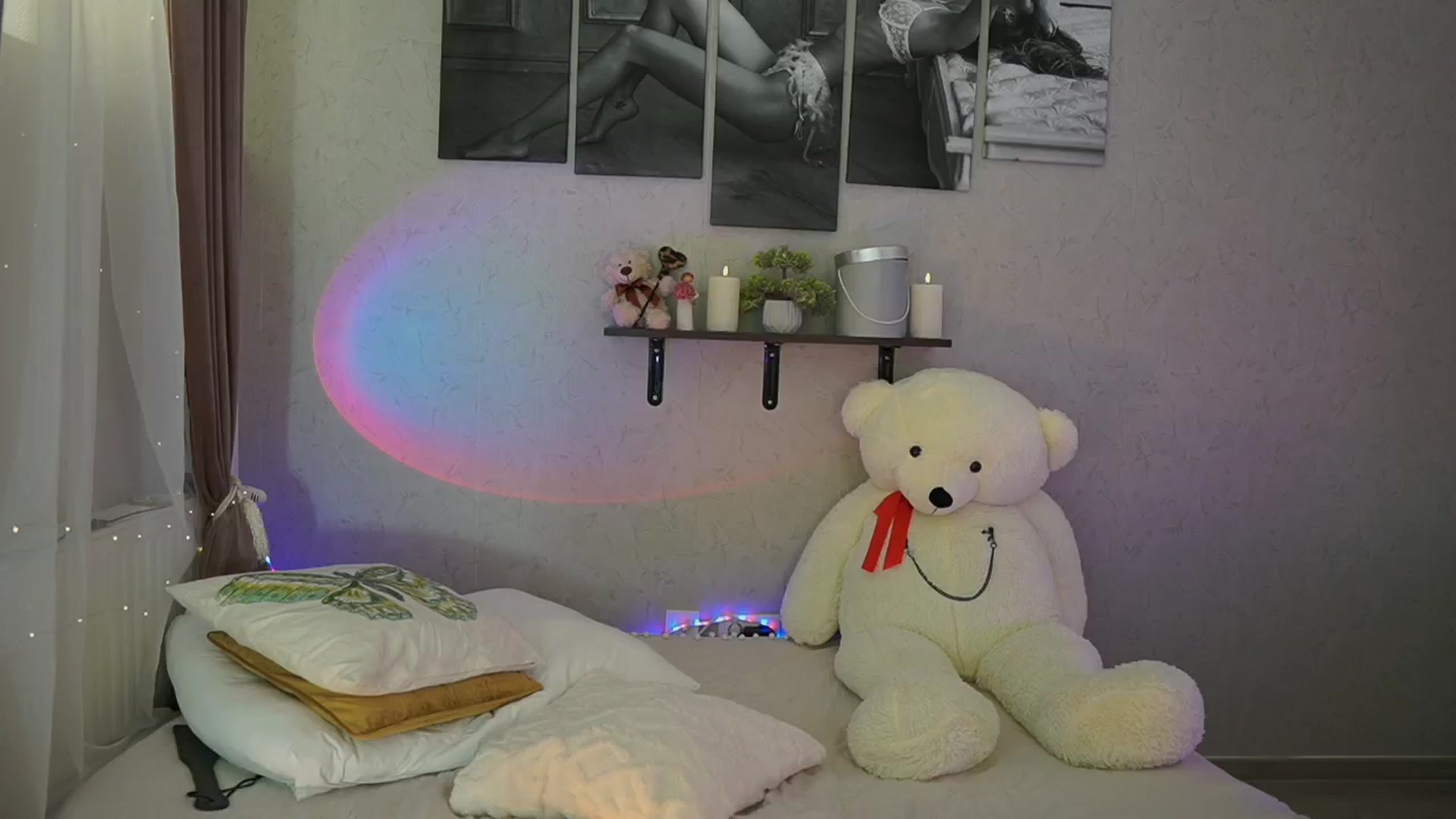 Gallery image thumbnail from RileyReid_18's myfreecams stream on, 04/24/2024, 17:57 image 3 of 20
