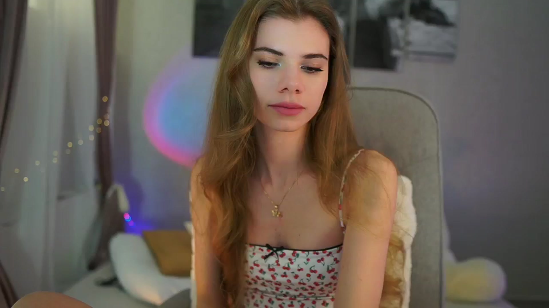 Gallery image thumbnail from RileyReid_18's myfreecams stream on, 04/25/2024, 15:33 image 18 of 20