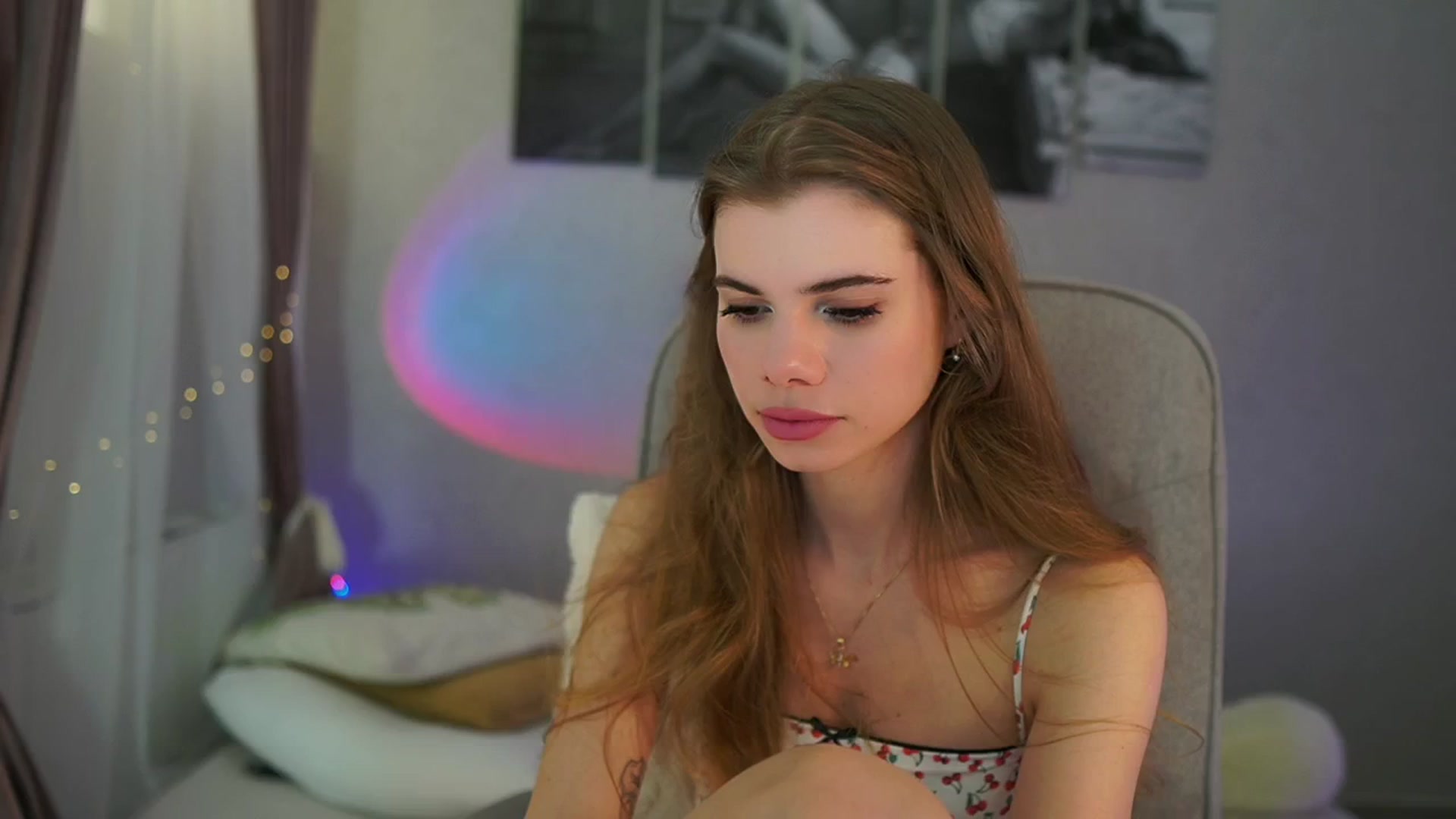 Gallery image thumbnail from RileyReid_18's myfreecams stream on, 04/25/2024, 15:33 image 2 of 20