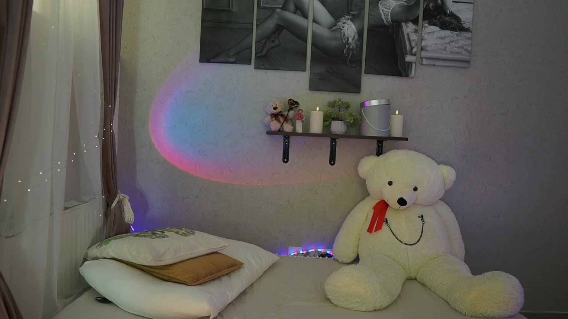 Gallery image thumbnail from RileyReid_18's myfreecams stream on, 04/25/2024, 15:33 image 3 of 20