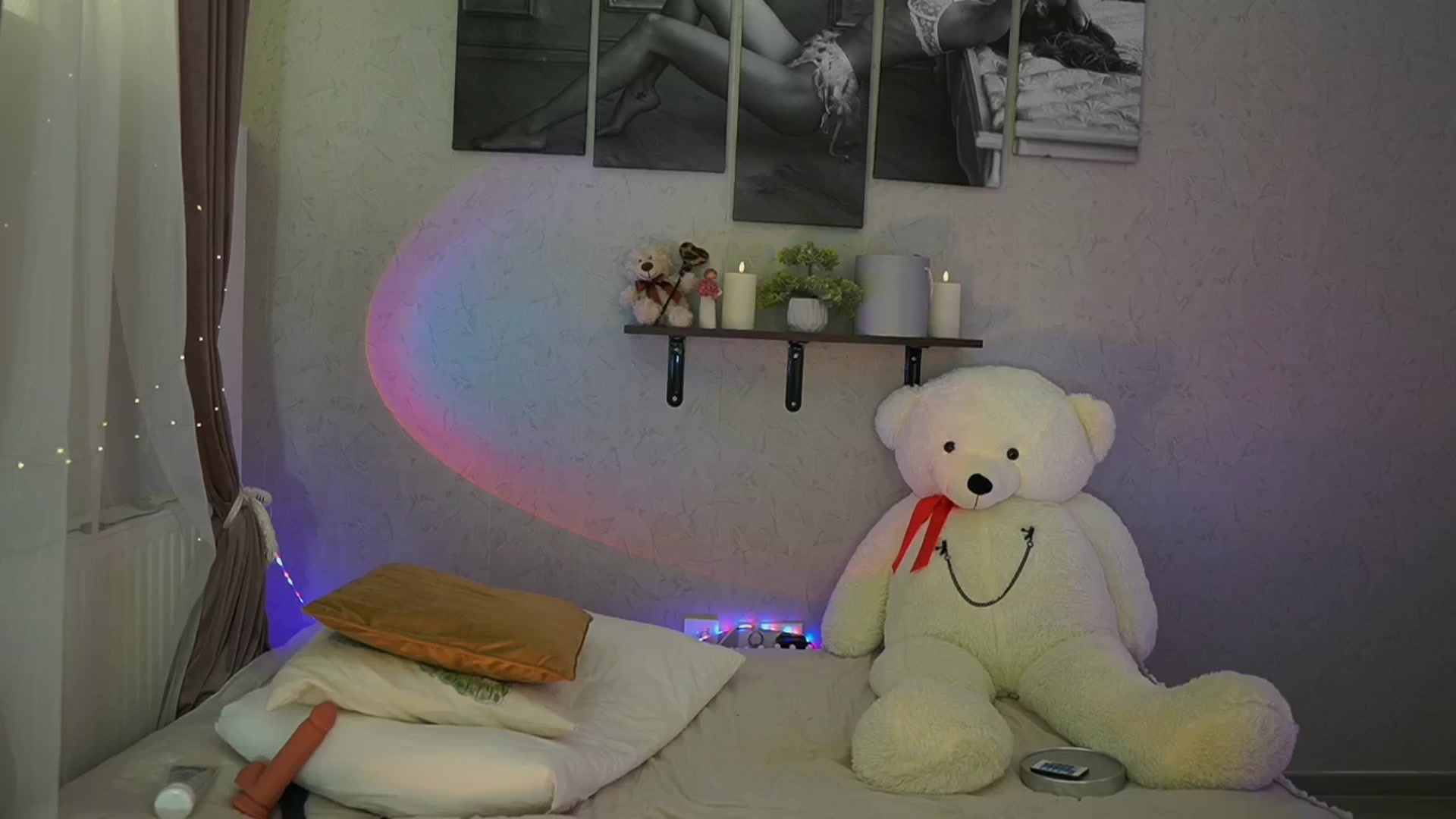 Gallery image thumbnail from RileyReid_18's myfreecams stream on, 04/29/2024, 15:11 image 2 of 20