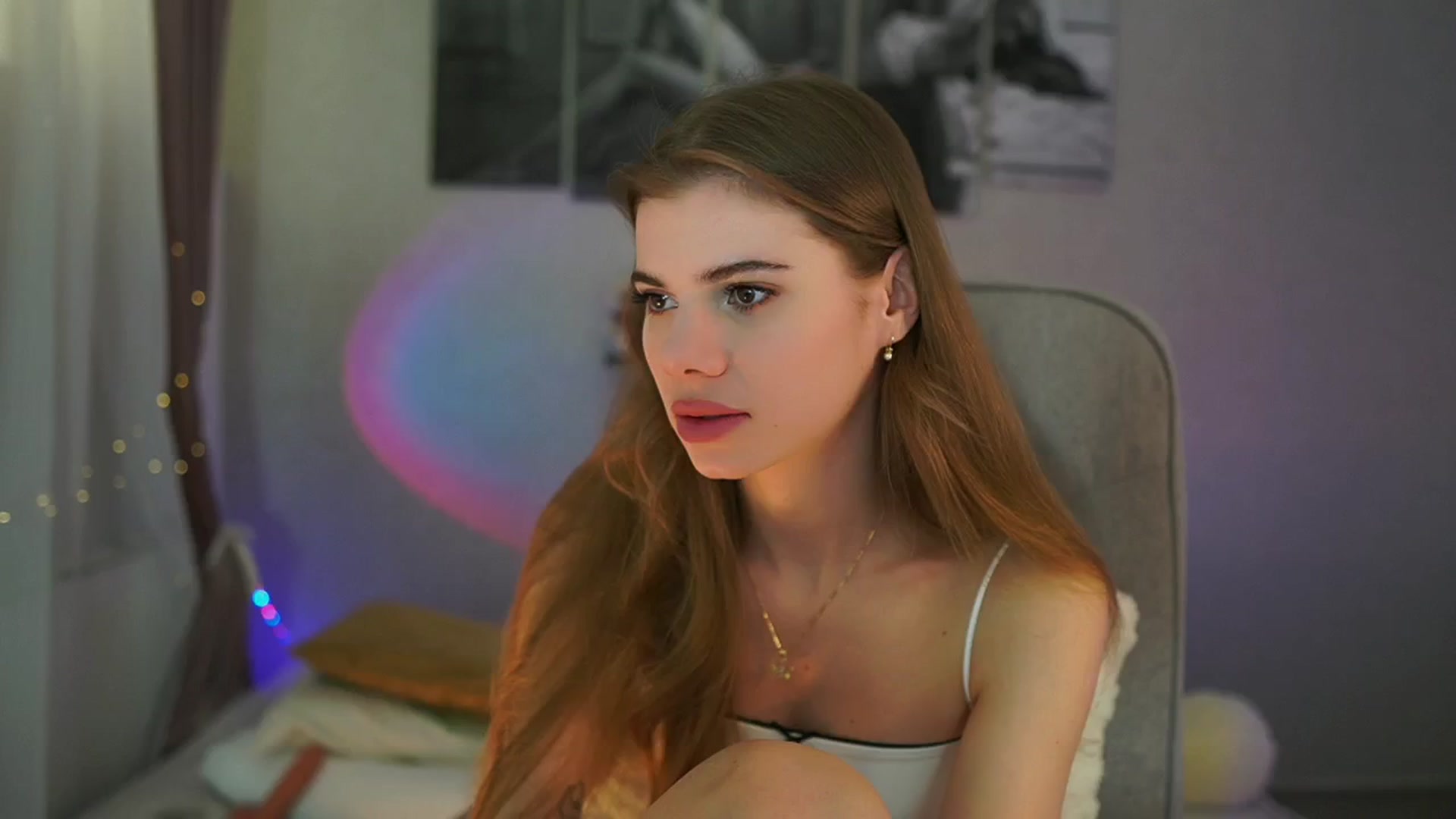 Gallery image thumbnail from RileyReid_18's myfreecams stream on, 04/29/2024, 15:11 image 3 of 20