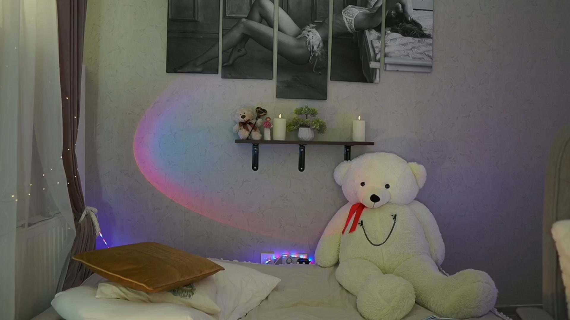 Gallery image thumbnail from RileyReid_18's myfreecams stream on, 04/29/2024, 15:47 image 17 of 20