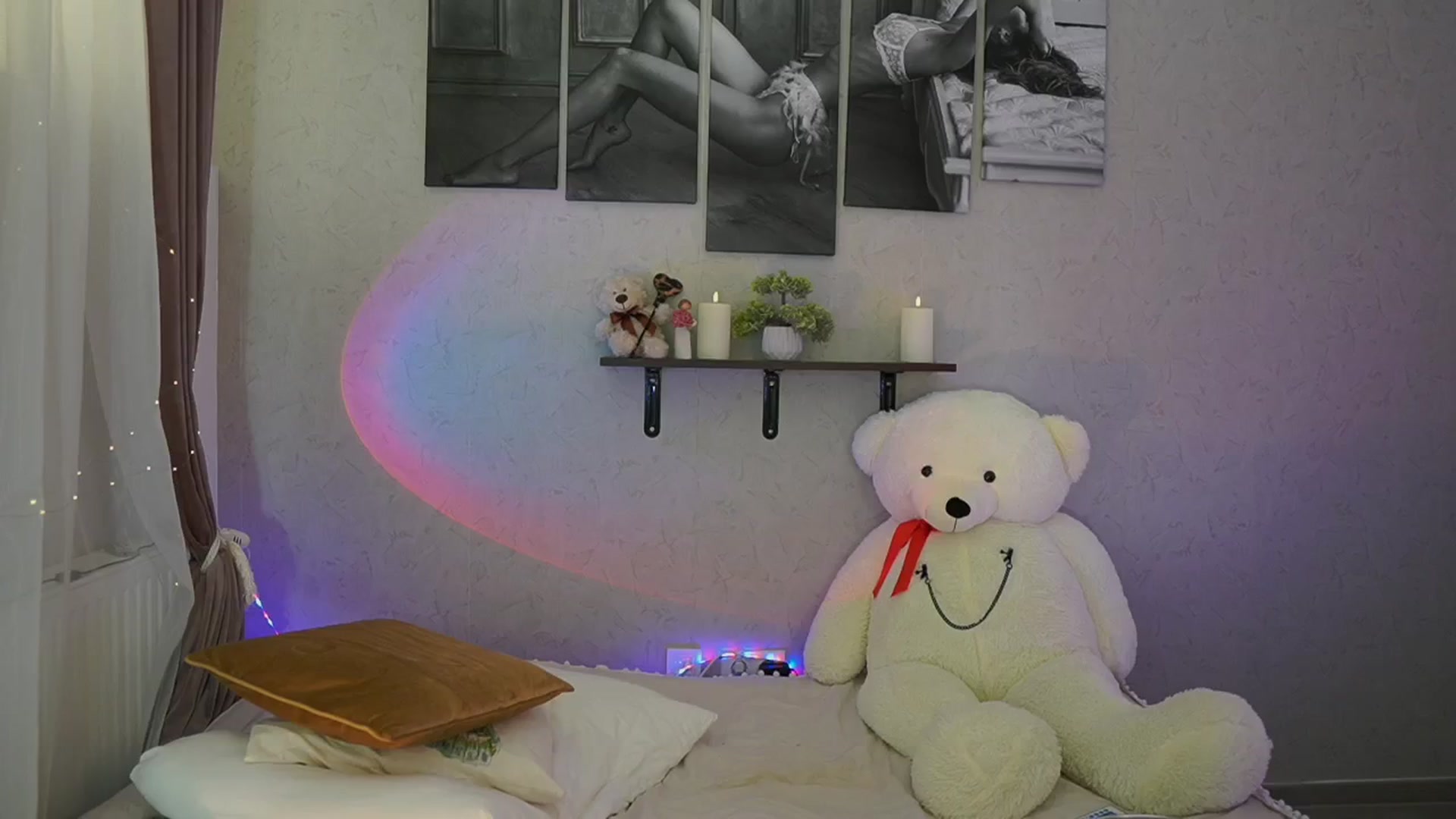 Gallery image thumbnail from RileyReid_18's myfreecams stream on, 04/29/2024, 15:47 image 14 of 20