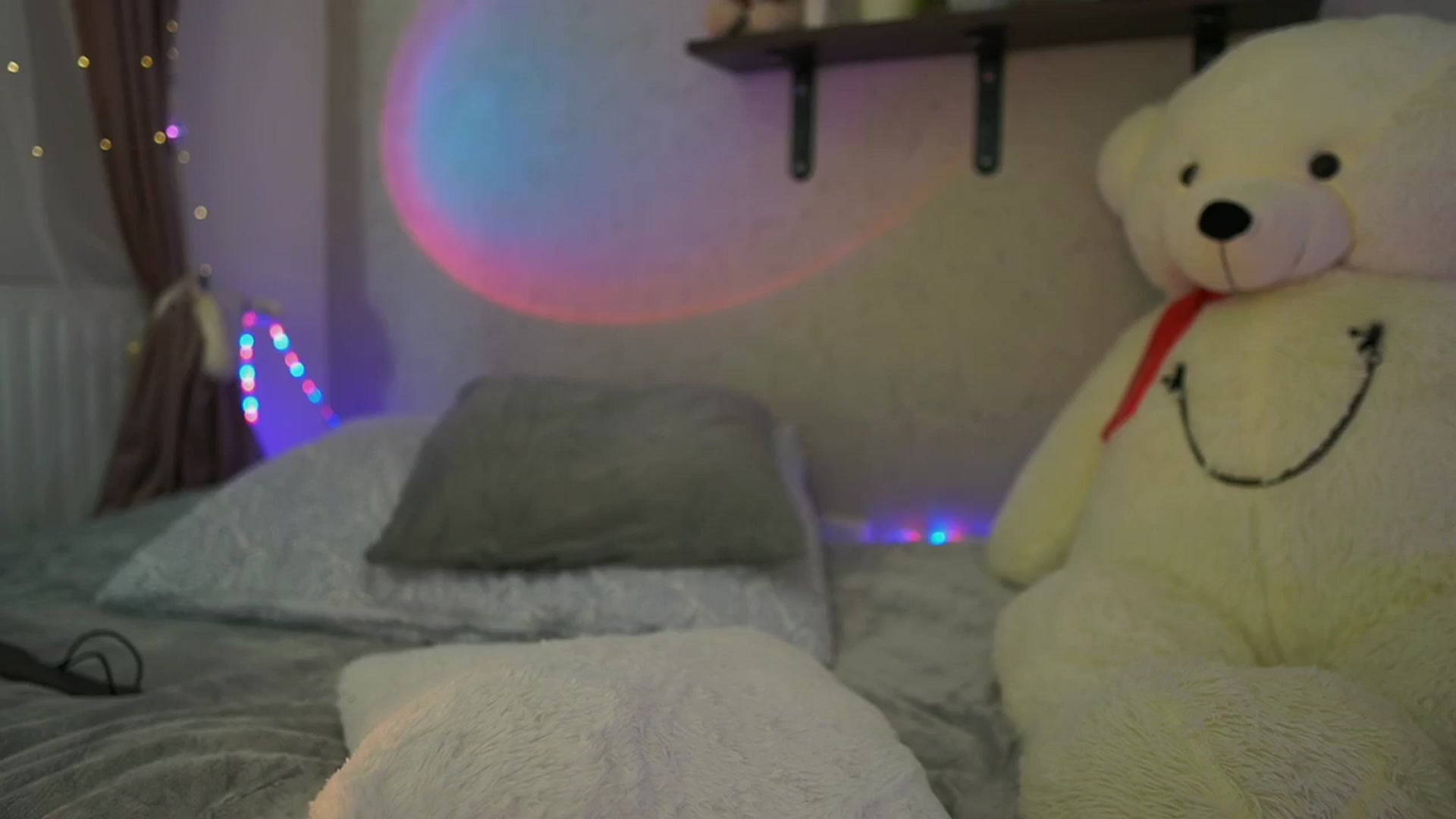 Gallery image thumbnail from RileyReid_18's myfreecams stream on, 05/02/2024, 14:13 image 18 of 20