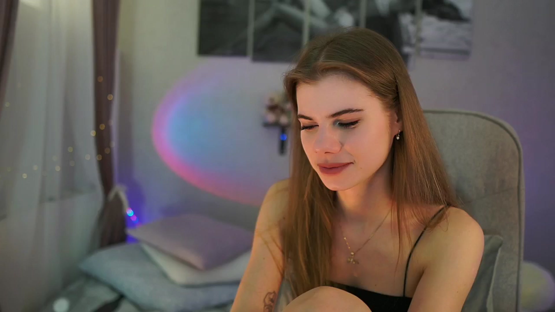 Gallery image thumbnail from RileyReid_18's myfreecams stream on, 05/02/2024, 18:04 image 11 of 20