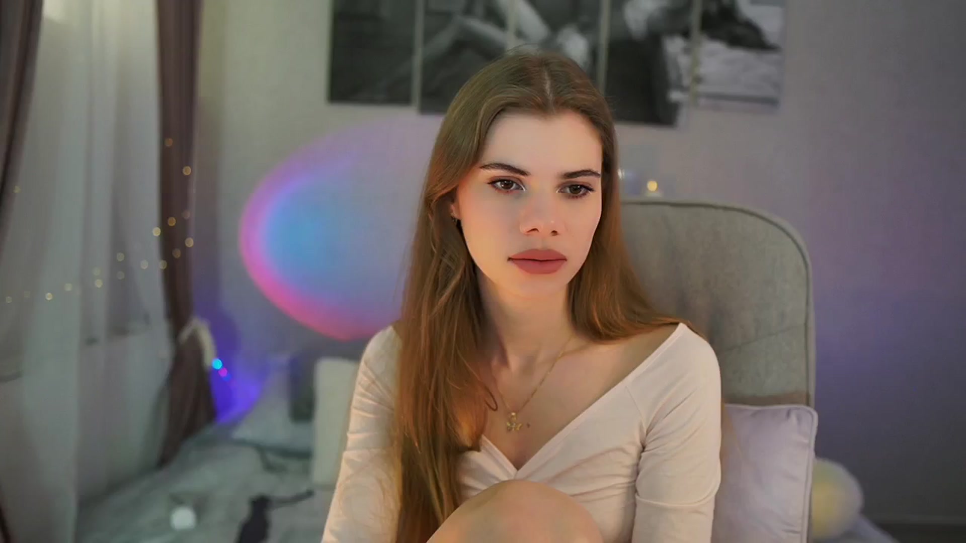 Gallery image thumbnail from RileyReid_18's myfreecams stream on, 05/03/2024, 13:46 image 9 of 20