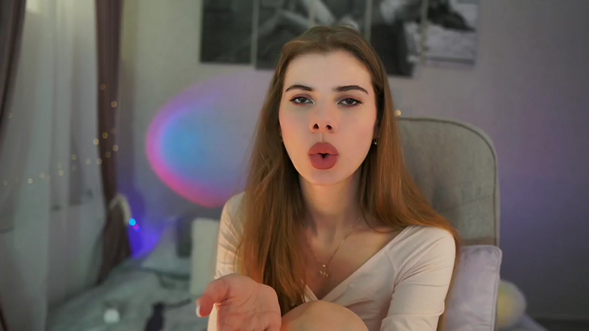 Gallery image thumbnail from RileyReid_18's myfreecams stream on, 05/03/2024, 13:46 image 11 of 20