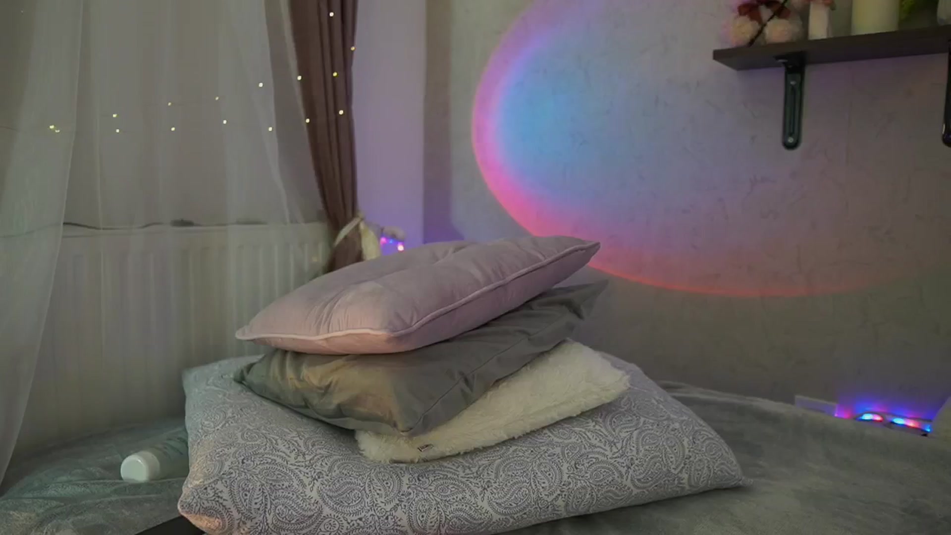 Gallery image thumbnail from RileyReid_18's myfreecams stream on, 05/03/2024, 13:46 image 16 of 20