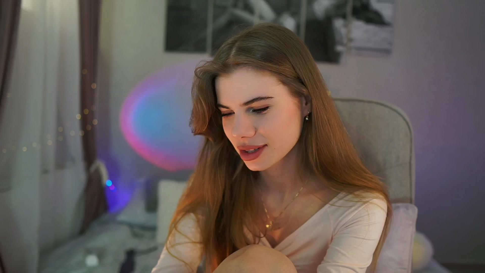 Gallery image thumbnail from RileyReid_18's myfreecams stream on, 05/03/2024, 13:46 image 10 of 20