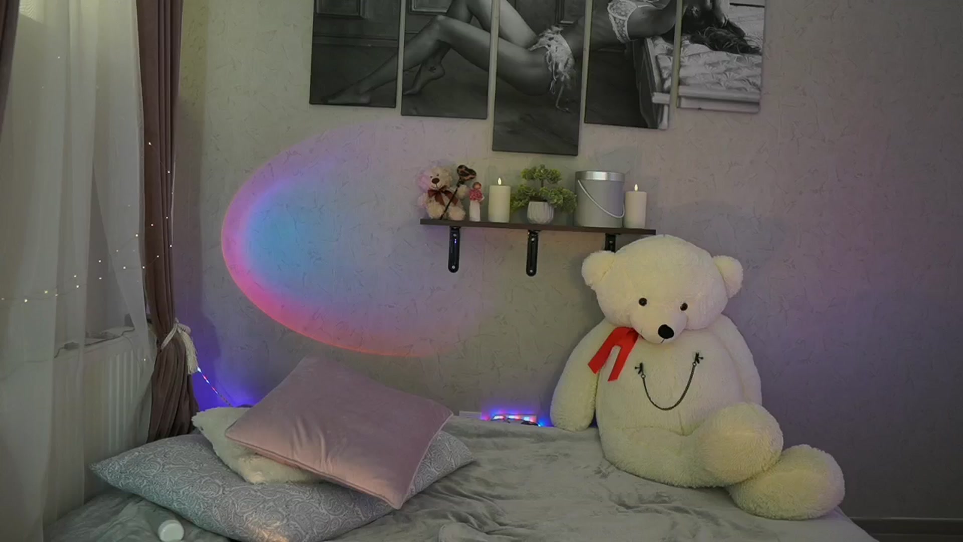 Gallery image thumbnail from RileyReid_18's myfreecams stream on, 05/03/2024, 15:05 image 14 of 20