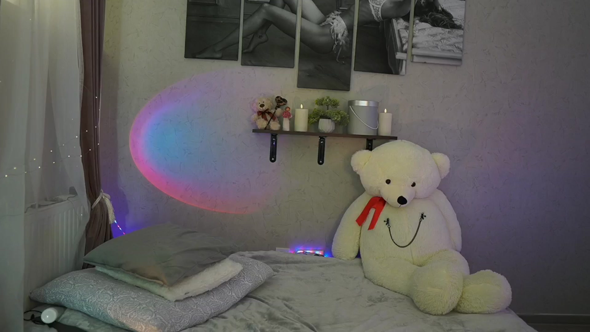 Gallery image thumbnail from RileyReid_18's myfreecams stream on, 05/03/2024, 17:08 image 10 of 20