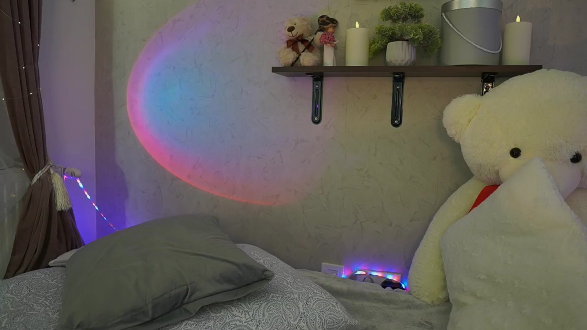 Gallery image thumbnail from RileyReid_18's myfreecams stream on, 05/03/2024, 17:47 image 14 of 20