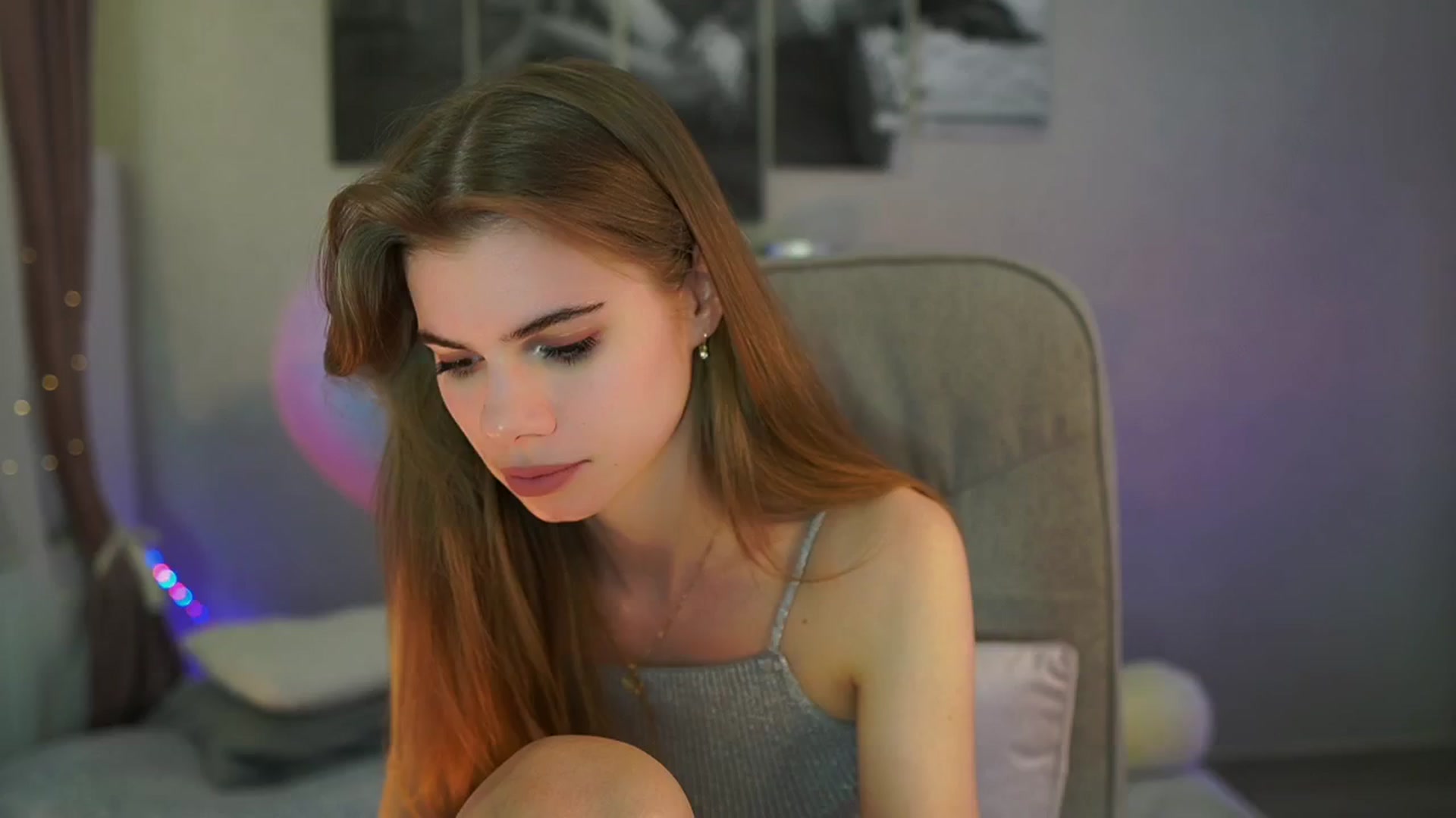 Gallery image thumbnail from RileyReid_18's myfreecams stream on, 05/06/2024, 19:45 image 3 of 20