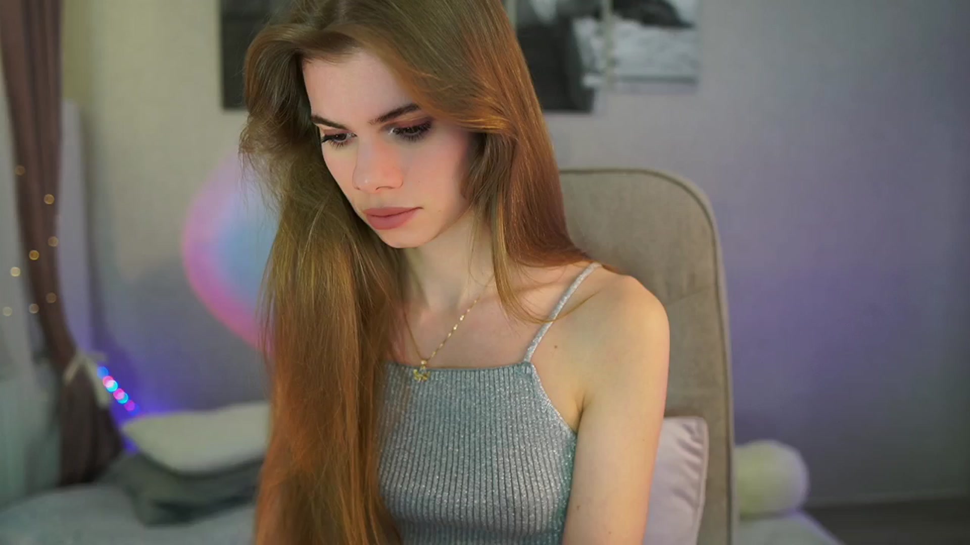 Gallery image thumbnail from RileyReid_18's myfreecams stream on, 05/06/2024, 19:45 image 1 of 20