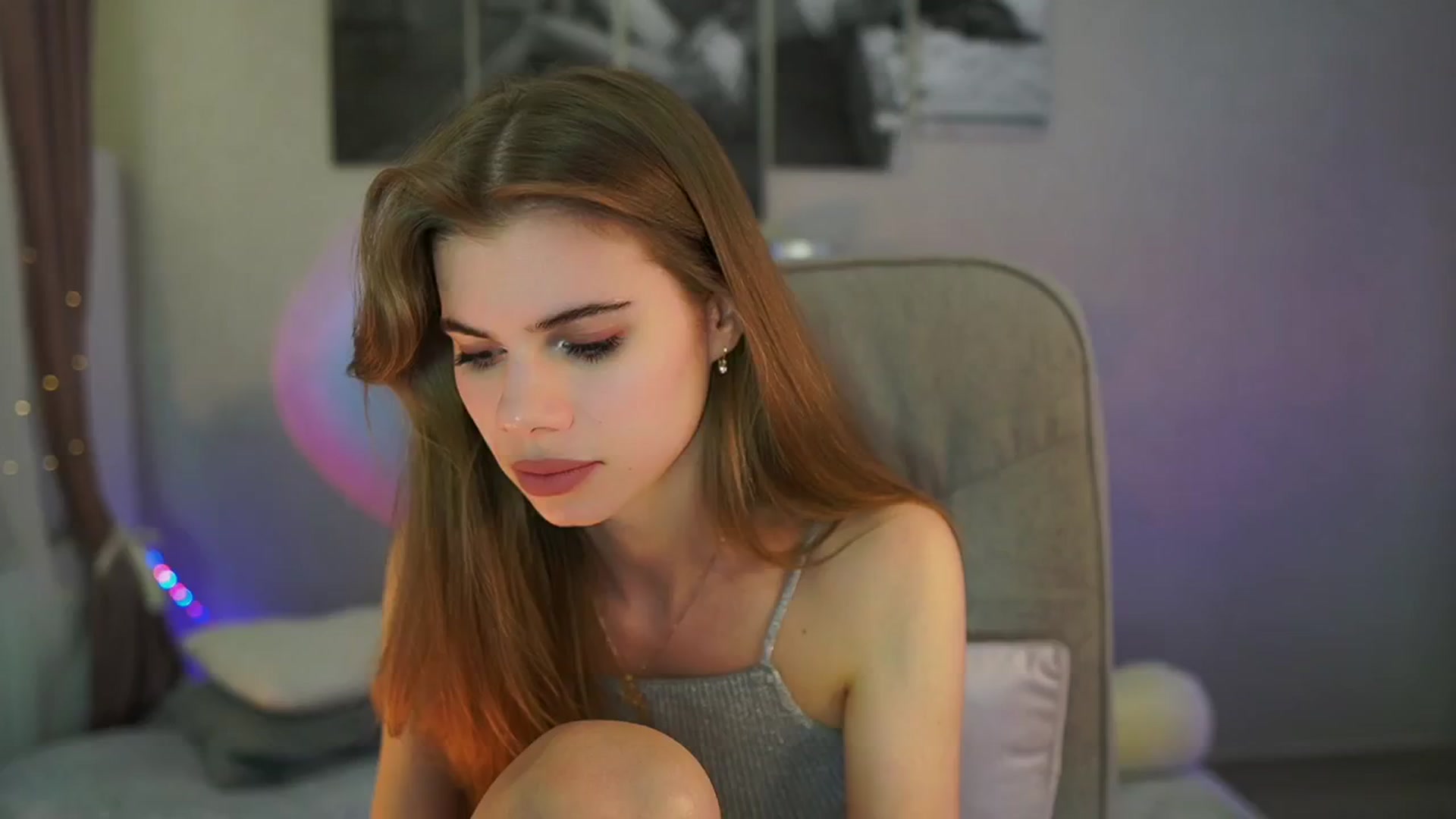 Gallery image thumbnail from RileyReid_18's myfreecams stream on, 05/06/2024, 19:45 image 5 of 20