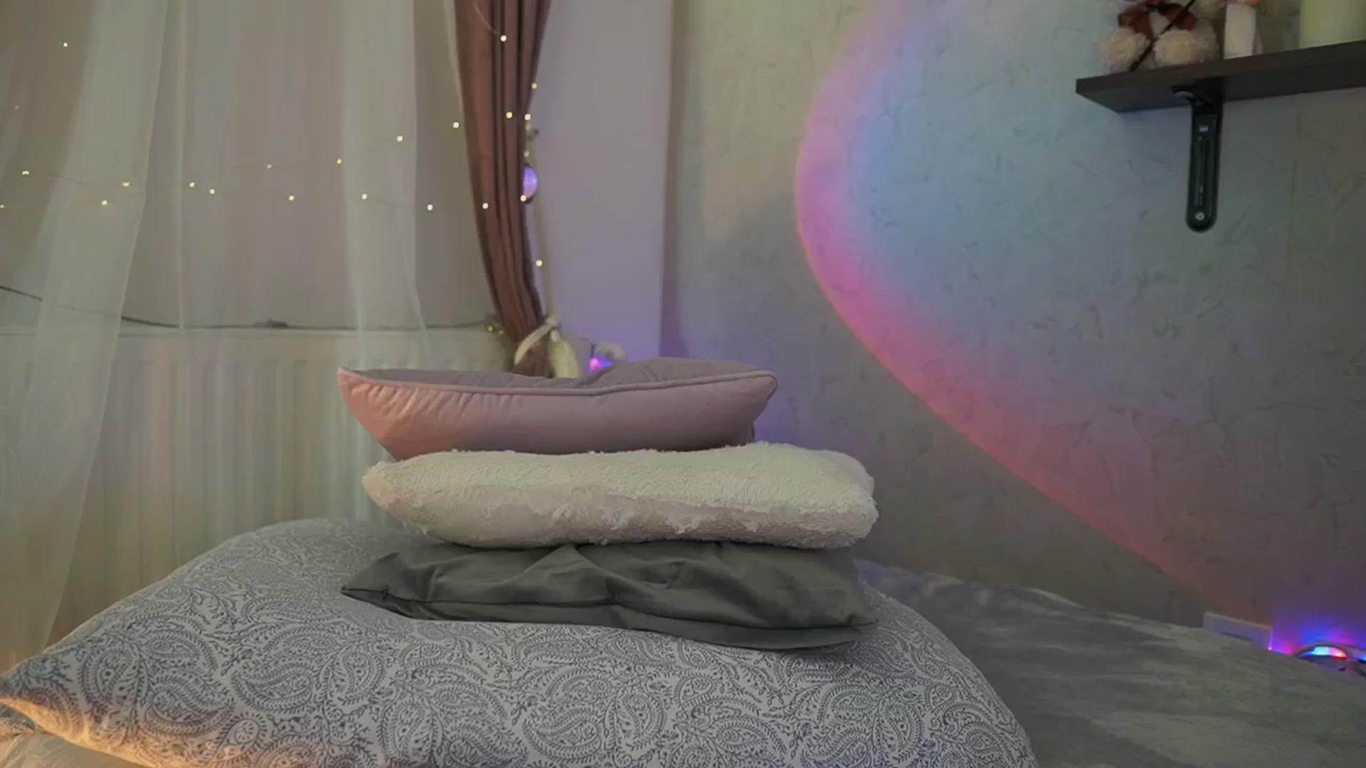 Gallery image thumbnail from RileyReid_18's myfreecams stream on, 05/06/2024, 19:45 image 20 of 20