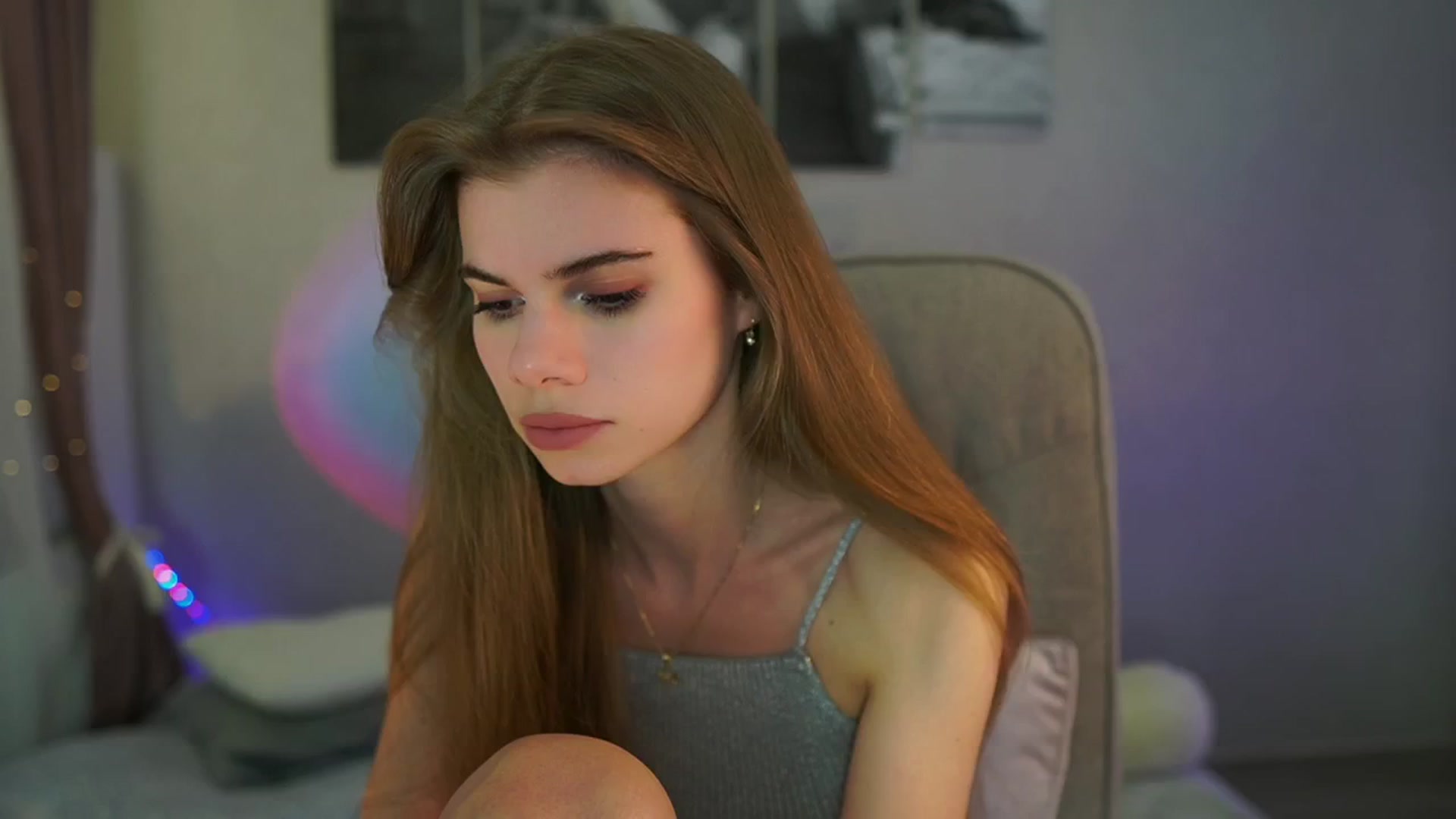 Gallery image thumbnail from RileyReid_18's myfreecams stream on, 05/06/2024, 19:45 image 2 of 20