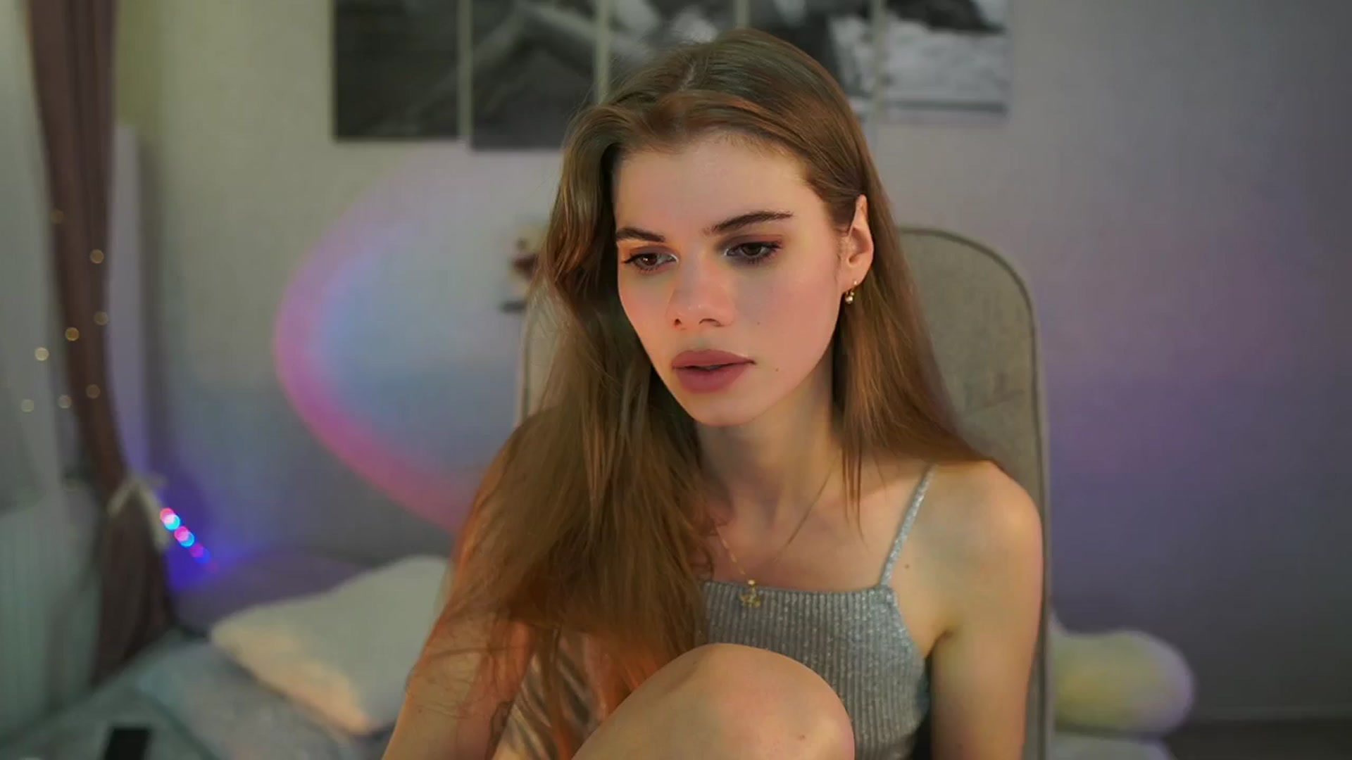 Gallery image thumbnail from RileyReid_18's myfreecams stream on, 05/06/2024, 21:58 image 1 of 20