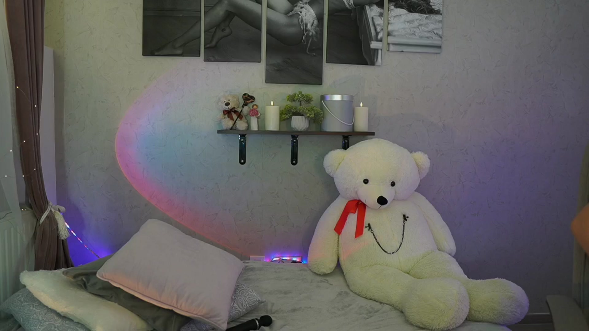 Gallery image thumbnail from RileyReid_18's myfreecams stream on, 05/06/2024, 21:58 image 16 of 20